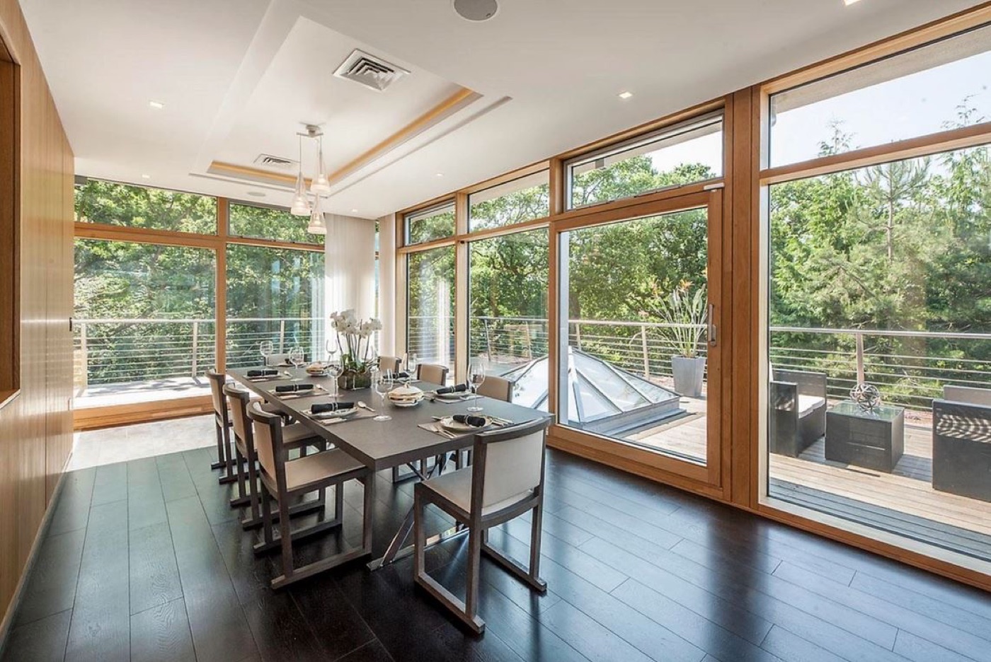Seafield House — dining area with floor-to-ceiling glazing